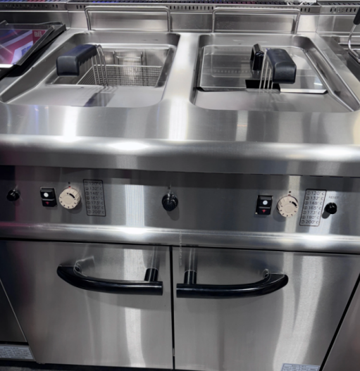 Gas 2-Tank Fryer With Cabinet